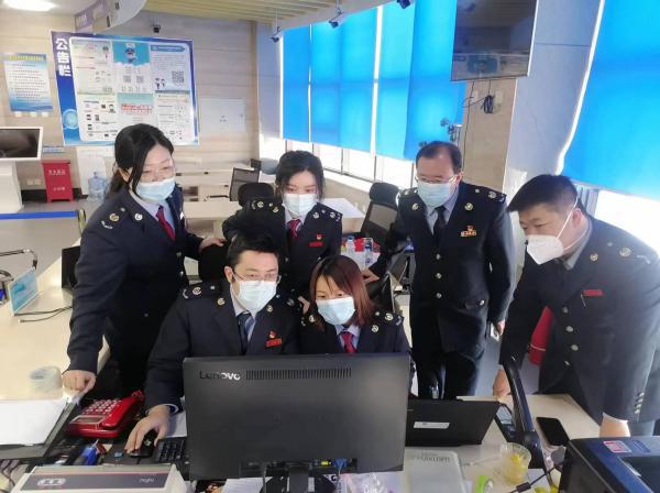汽开区税务局：提质增效助力企业跑出“加速度”365买球 世界杯买球(图1)