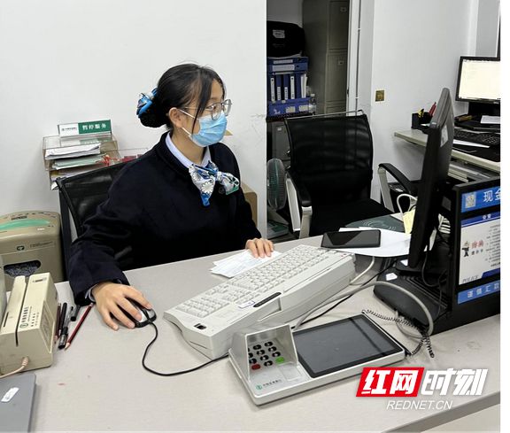 凤凰县商务局深化“放管服”改革 开通外商企业开户“远365买球 世界杯买球官网程办”(图2)