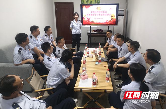 常德经开税务：旗红引领税务365买球网站 2022世界杯买球蓝 青春梦开启新征程(图2)