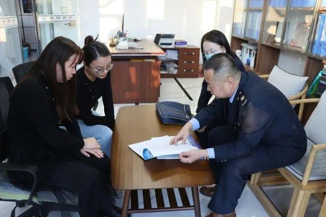 优化营365买球网站 2022世界杯买球商环境进行时｜徐文良：坚守初心的税务人(图2)
