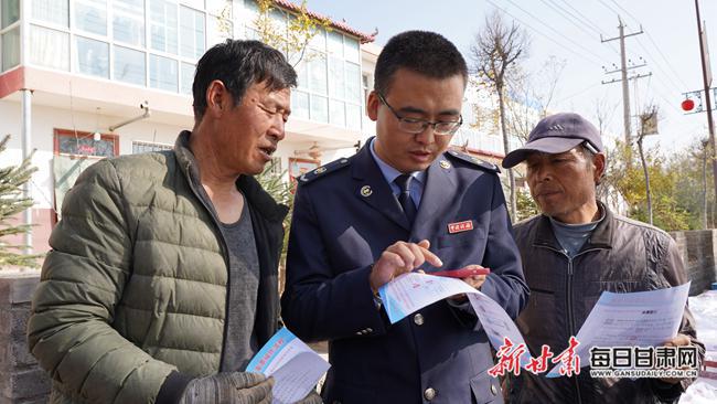 静宁县税365买球 世界杯买球官网务培训走进乡村果农地头开出发票(图2)