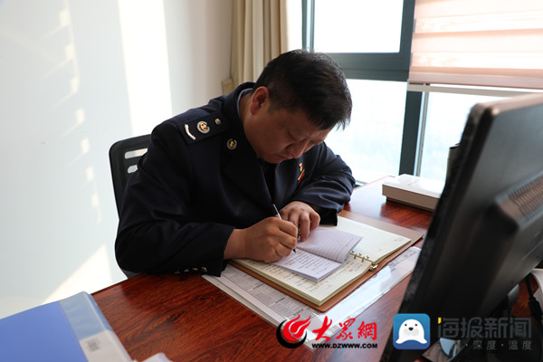 邹平税务：税务干部365买球网站 2022世界杯买球的“口袋宝典”(图2)