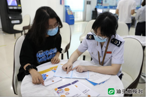 365买球 世界杯买球【汕头橄榄台】现场讲解政策变化 解答涉税难题潮南税务开展出口信用保险与出口退税政策宣传(图1)