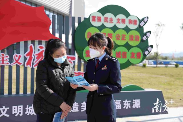 365买球网站 2022世界杯买球【东源县税务局】河源东源税务23名志愿者走进街道社区赠送“新春大礼包”(图1)