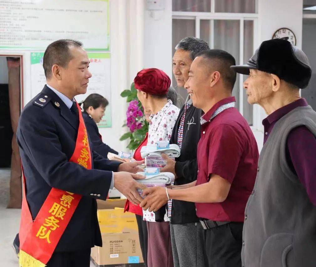 【文明实践】景谷税务：传承雷锋精神 弘扬时代新风365买球网站 2022世界杯买球(图8)