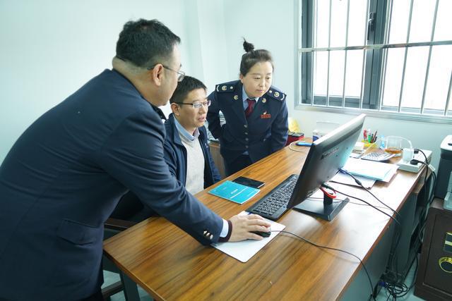 365买球网站 2022世界杯买球洛南：“税务管家”护航重点项目顺利推进(图1)