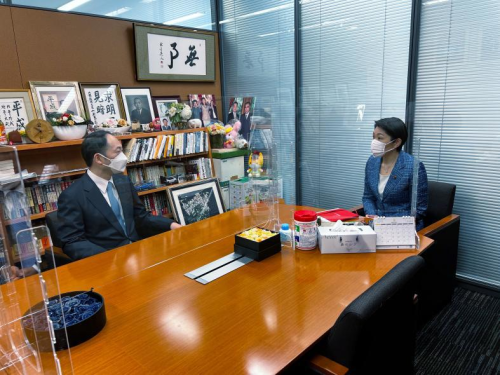 驻日本使馆临时代办杨宇会见日本前经济产业大臣小渊优子365买球 世界杯买球(图1)