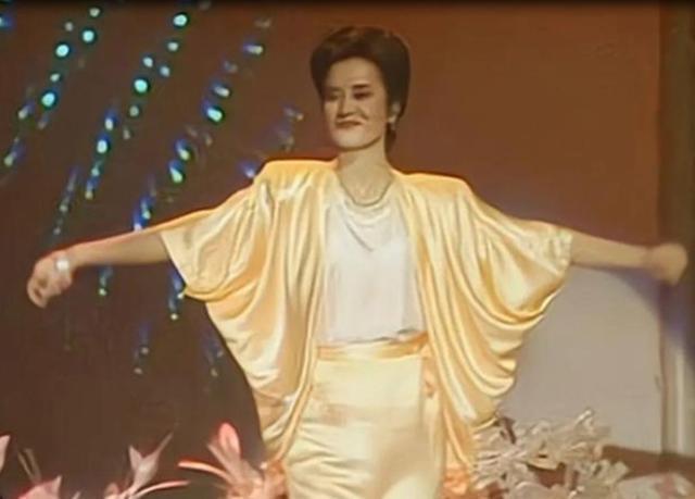 365买球 世界杯买球毛阿敏：两度陷入税务风波险些吞药离世经纪人也受牵连自尽？(图20)