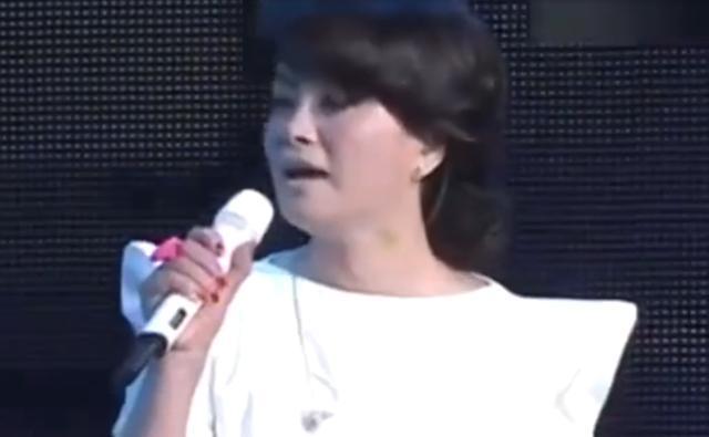 365买球 世界杯买球毛阿敏：两度陷入税务风波险些吞药离世经纪人也受牵连自尽？(图17)