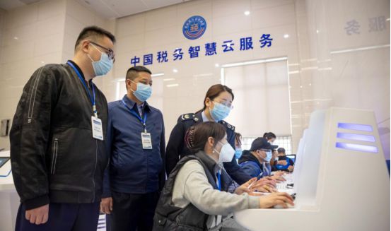 365买球 世界杯买球茅箭区税务局：税收春风暖人心 协同共治优营商(图1)