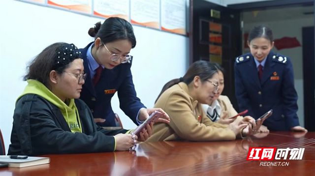 临武税务：个税宣讲春风吹 “便民行动365买球 世界杯买球官网”正当时(图2)