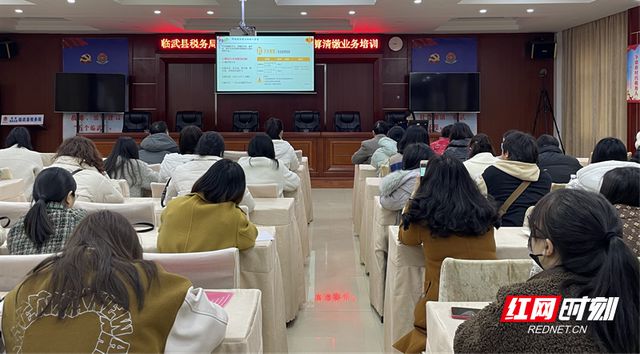 临武税务：个税宣讲春风吹 “便民行动365买球 世界杯买球官网”正当时(图3)