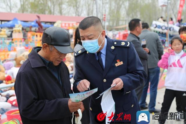 郓城税务：税宣走进梨花节 365买球网站 2022世界杯买球情系民心办实事(图1)