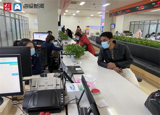 张店税务：“双语服务”助营商环境更优365买球 世界杯买球化(图3)