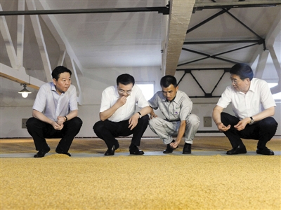 政府“代办”服务决不能收费365买球 世界杯买球(图1)